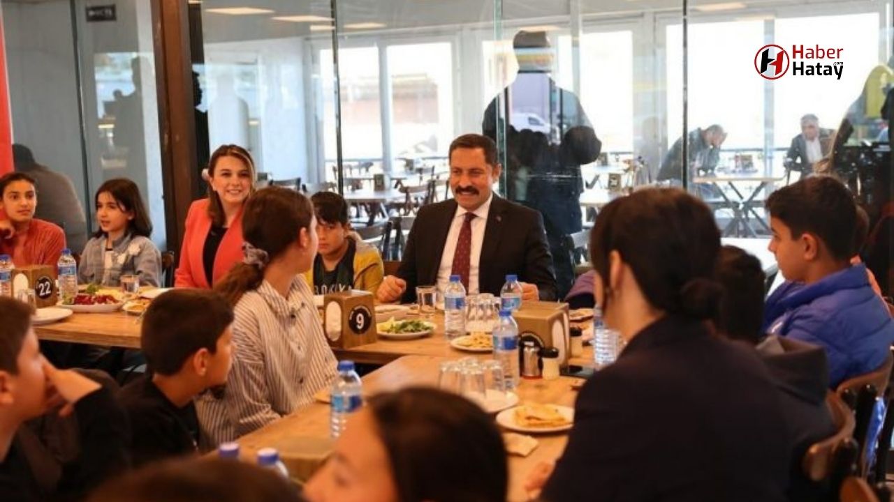 Hatay Valisi ve Eşi, Depremzede Yetim Çocuklarla Bir Araya Geldi