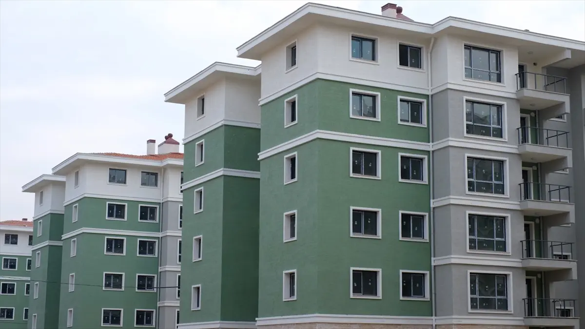 Hatay'da Deprem Konutları İçin Kura Heyecanı: 1100 Yeni Yuva Sahiplerini Buluyor Hatay'da Deprem Konutları İçin Kura Heyecanı: 1100 Yeni Yuva Sahiplerini Buluyor