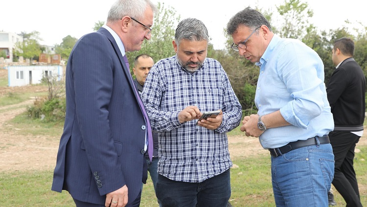 İskenderun Belediye Başkanı Mehmet Dönmez, Aşkarbeyli Mahallesi’ne yapılacak teleferik projesini duyurdu. Proje, yamaç paraşütü alanını turizme kazandıracak!
