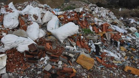 İskenderun Belediyesi, inşaat atıkları ve çöp atılmasına karşı ceza uygulayacak. Moloz dökenler 152 bin TL, çöp atanlar ise 2 bin TL ceza ödeyecek!