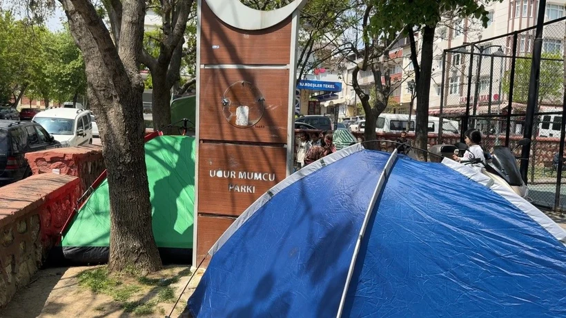 İstanbul Silivri'deki 6.2'lik depremin ardından yüzlerce aile, evlerine giremeyip parklarda çadırlarda yaşıyor. Peki bu korku ne zaman dinecek?