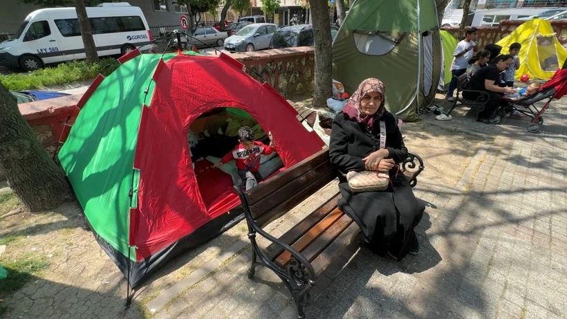 İstanbul Silivri'deki 6.2'lik depremin ardından yüzlerce aile, evlerine giremeyip parklarda çadırlarda yaşıyor. Peki bu korku ne zaman dinecek?