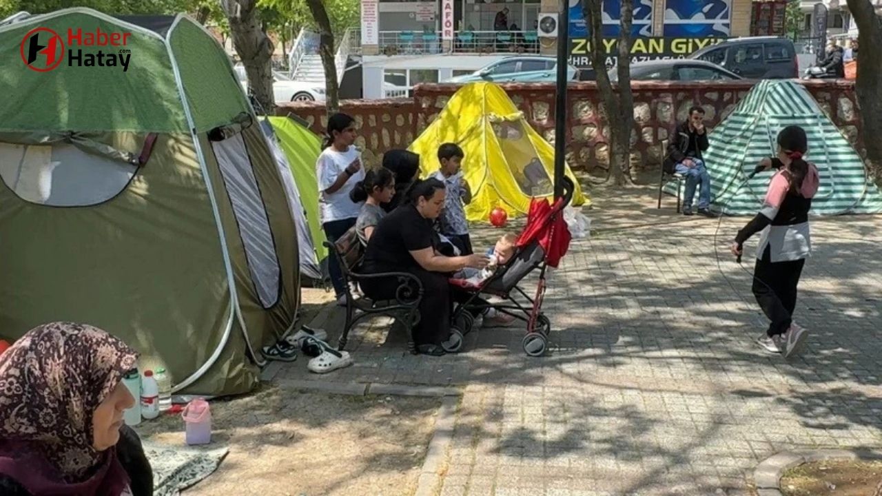 Silivri Depremi Sonrası Büyük Korku: Aileler Günlerdir Çadırlarda Silivri Depremi Sonrası Büyük Korku: Aileler Günlerdir Çadırlarda