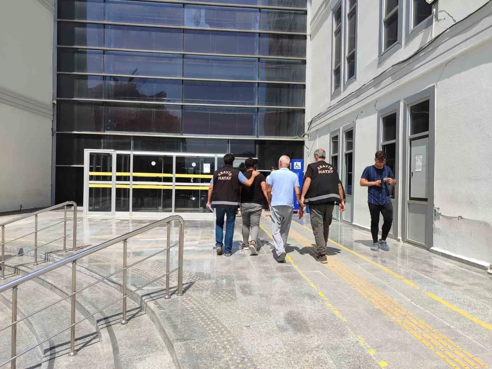 Hatay'da Çeşitli Suçlardan Aranması Bulunan Şahıs Yakalandı