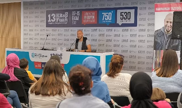 Kahraman Tazeoğlu'nun Kocaeli Kitap Fuarı'ndaki Dokunaklı Söyleşisi